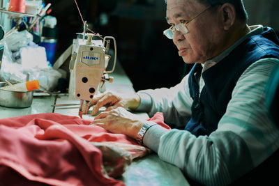 A Qipao Master Who Has Weathered Changing Times