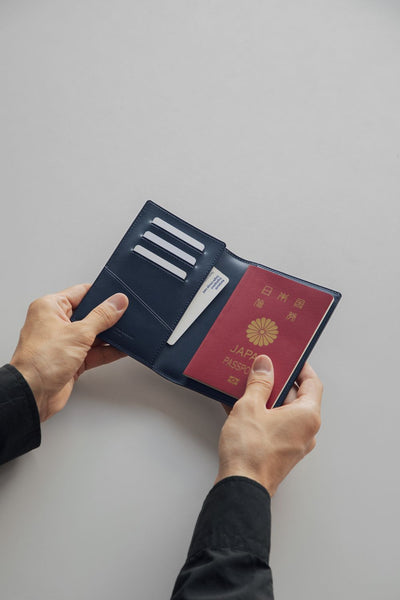 Steerhide (Nume Leather) Nume plus Passport Holder【Global Stores Exclusive】 in Black Made in Japan