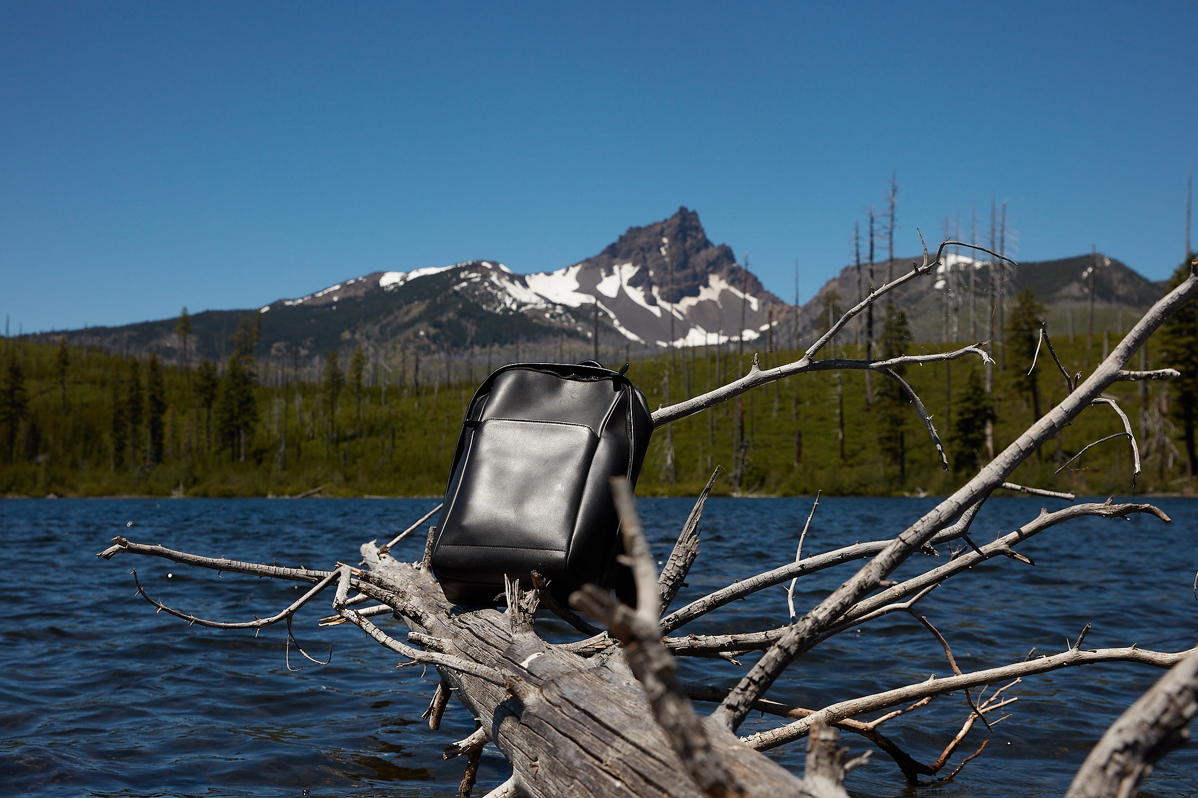 Fly Fishing in Oregon with The Vainno Round Backpack –Timeless