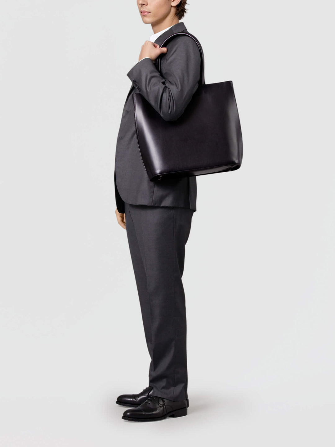 bl-tote_model_1_5102955b-bf2f-