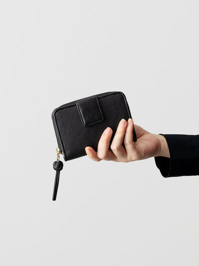 Steerhide (Medium Grain Leather) Editor Zip Medium Wallet in Ecru Made in Japan