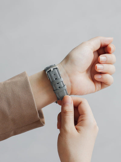 Steerhide (Medium Grain Leather) Editor Apple Watch Leather Band in Ecru Made in Japan