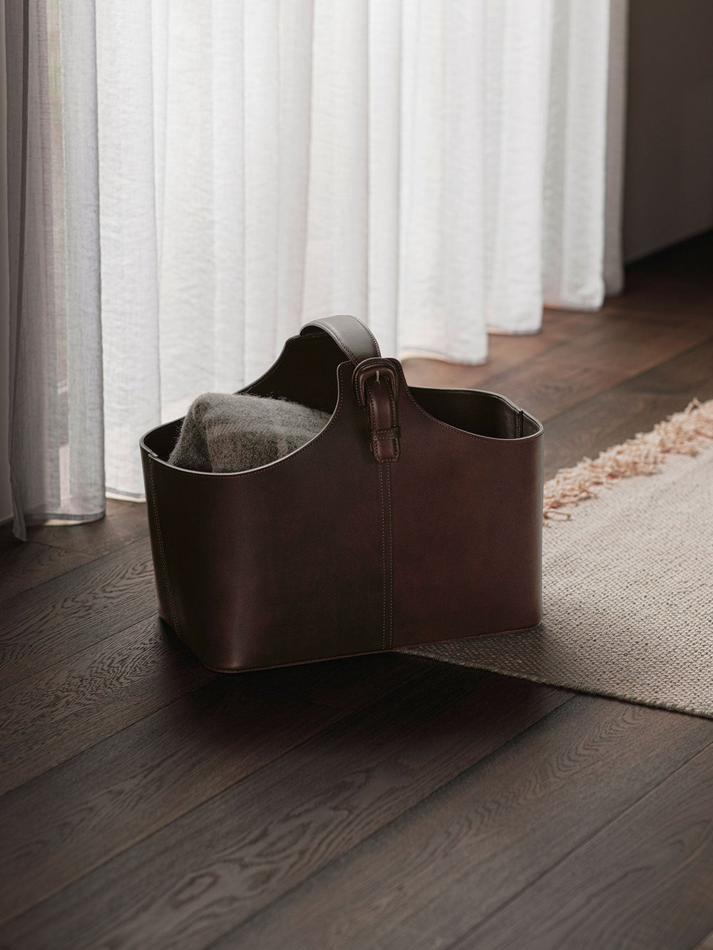 Home Collection Leather Basket (L) - Home Collection - –Timeless