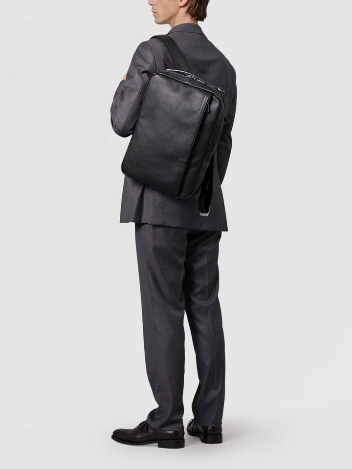 pl-smart-backpack_model_1_720x