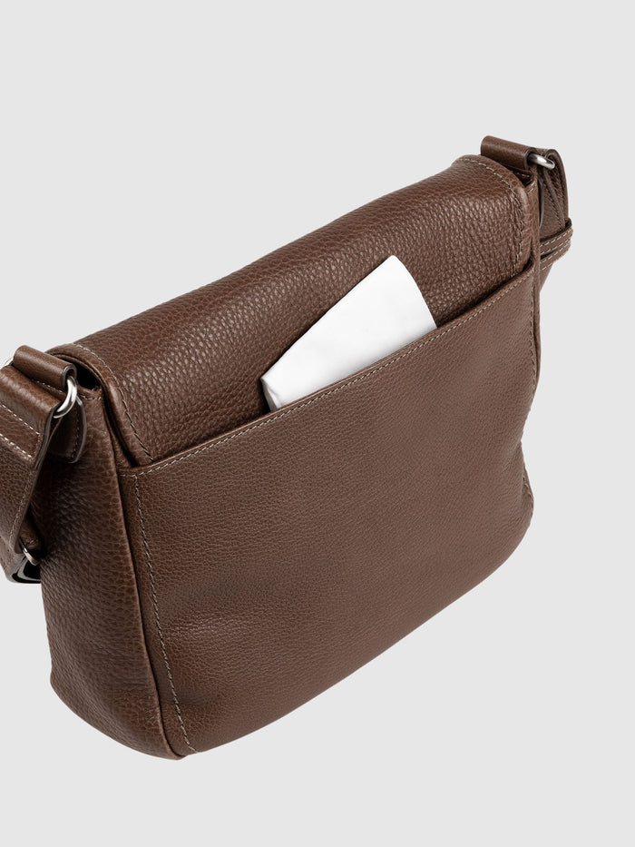 Steerhide  Tone Nume Shoulder Bag in Medium Brown Made in Japan