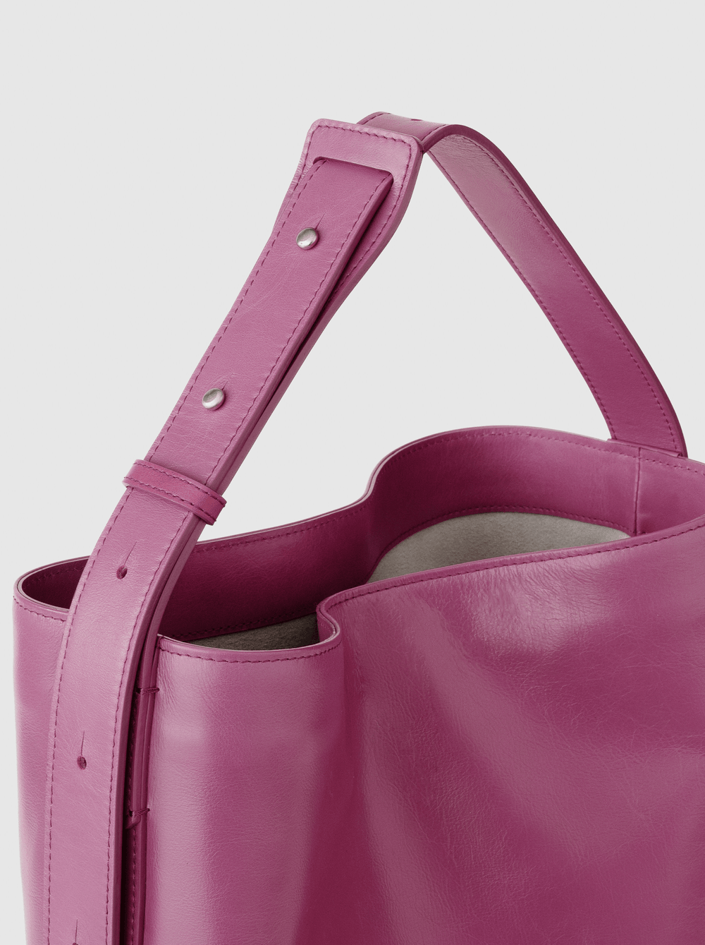 Steerhide  Atlow Bucket Tote in Dark Rose Made in Japan