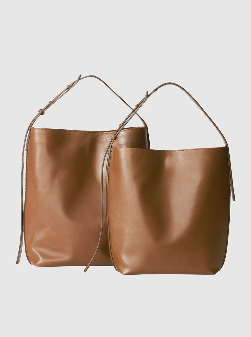 Steerhide (High-Gloss Leather) Atlow Bucket Tote in Mocha Made in Japan