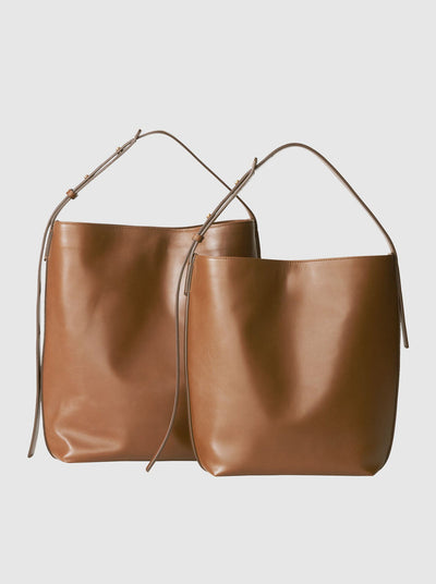 Steerhide (High-Gloss Leather) Atlow Bucket Tote in Mocha Made in Japan
