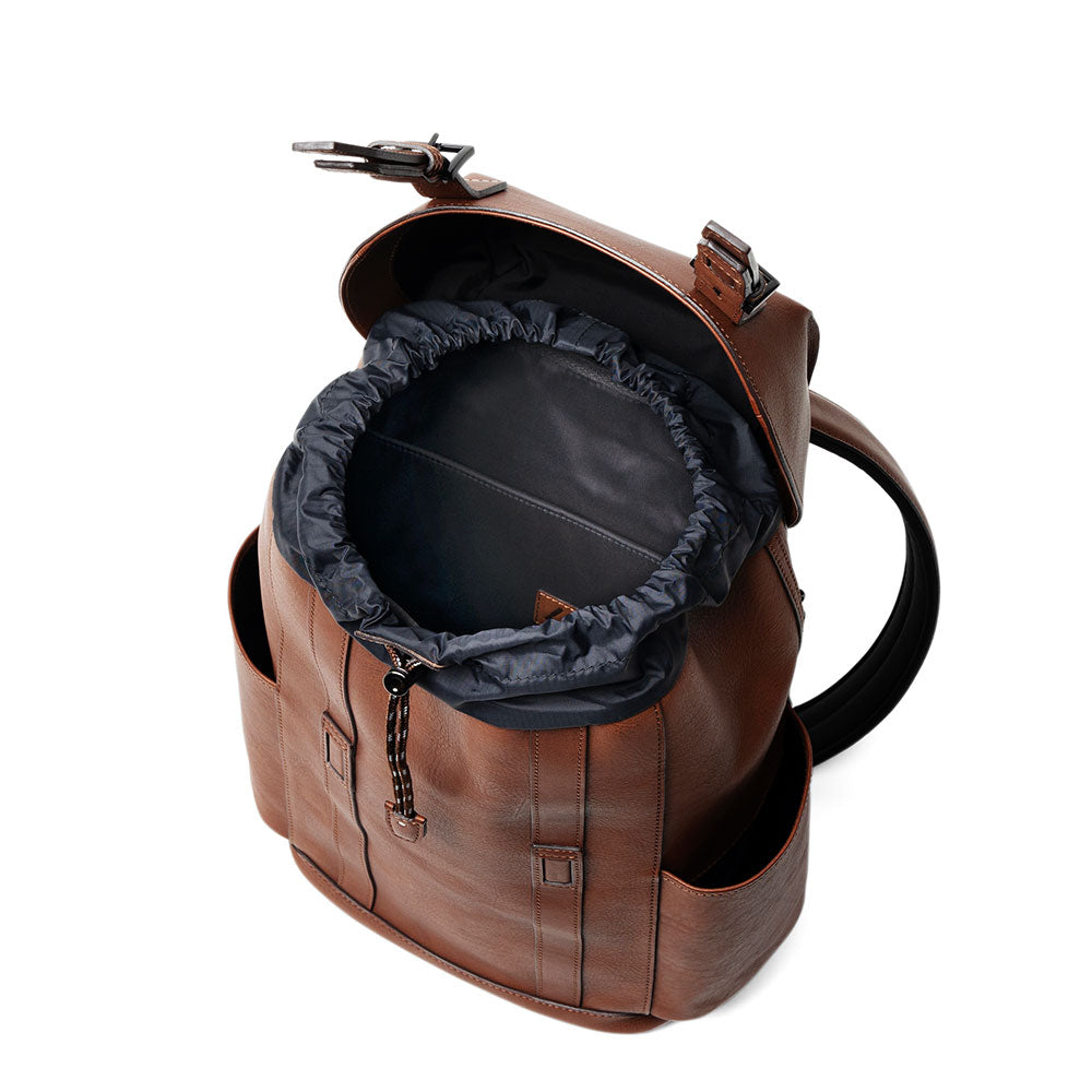 belting leather backpack 【官網限定】雙釦抽繩後背包, 煙燻棕色